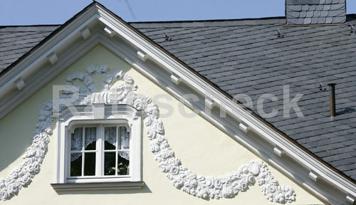 Rathscheck Schiefer - Dekorative Deckung mit Coquettes
